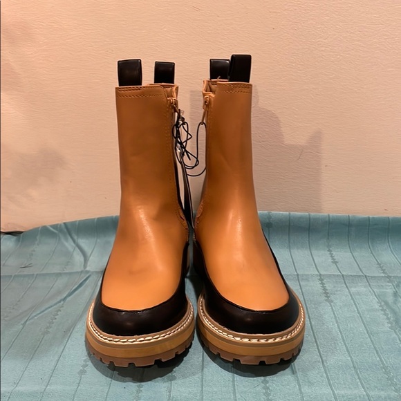 Universal Thread Shoes - Universal Thread Tan and Black Ankle Boots, Size 7